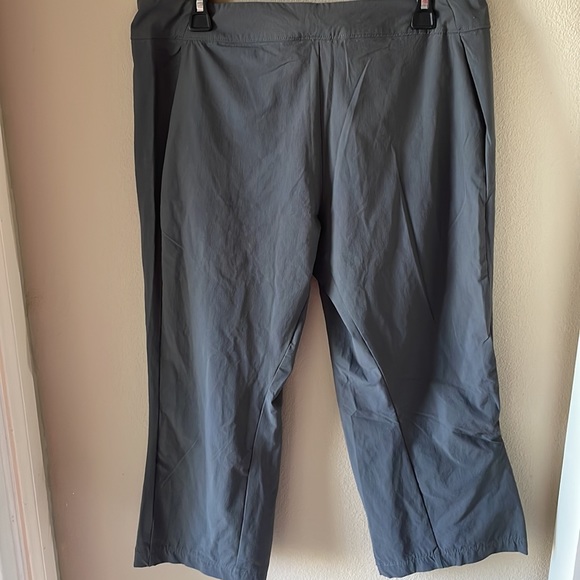 Mountain Hardware capris - Picture 6 of 7